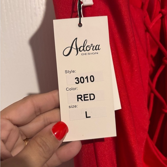 Elegant Red Evening Gown - Picture 7 of 8